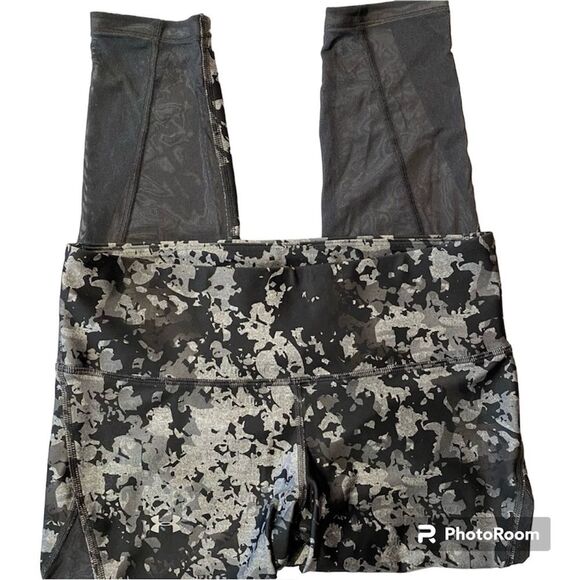 Under Armour Heatgear Compression Mesh Cropped Leggings Size Large - Camo Gray - Picture 1 of 13
